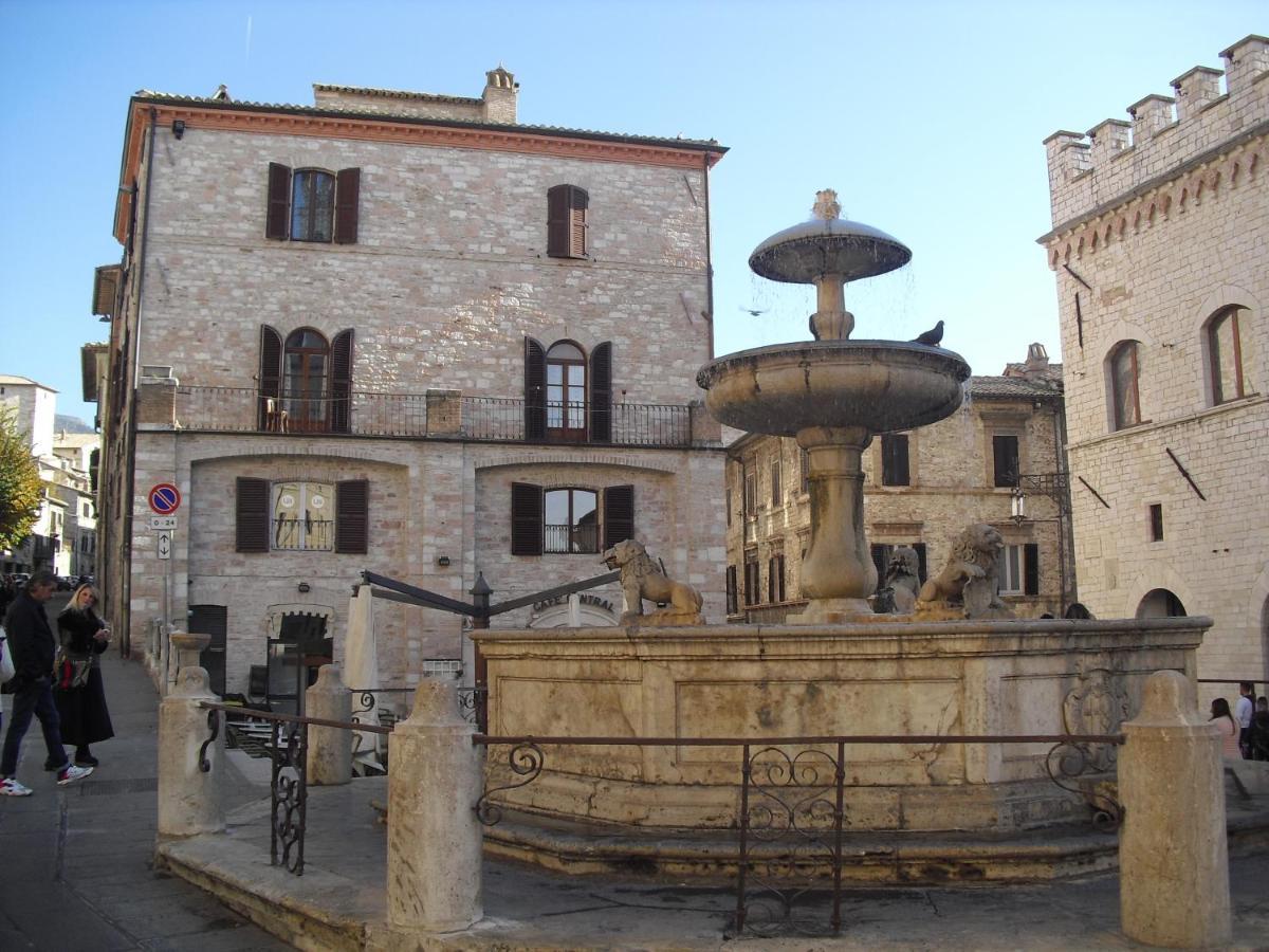 Ogni Finestra E Un Quadro - Appartamento Ad Assisi Exteriör bild